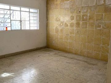 SE VENDE CASA DE DOS NIVELES EN EL CENTRO HISTORICO DE LA CIUDAD DE CAMPECHE.