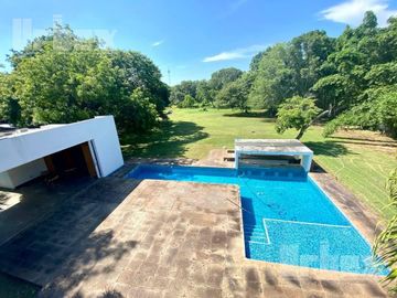 SE VENDE ESPECTACULAR Y MODERNA CASA EN IMI, CAMPECHE.