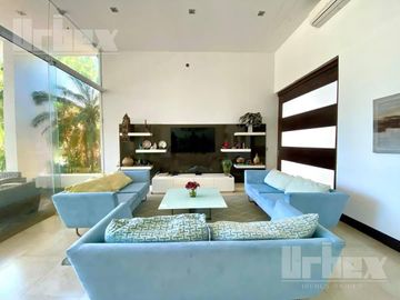 SE VENDE ESPECTACULAR Y MODERNA CASA EN IMI, CAMPECHE.