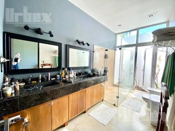 SE VENDE ESPECTACULAR Y MODERNA CASA EN IMI, CAMPECHE.