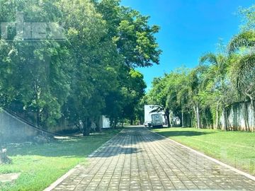 SE VENDE ESPECTACULAR Y MODERNA CASA EN IMI, CAMPECHE.