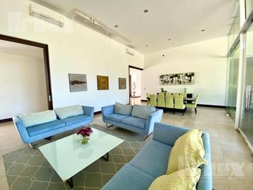 SE VENDE ESPECTACULAR Y MODERNA CASA EN IMI, CAMPECHE.