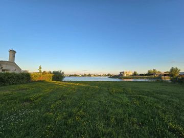 Venta Espectacular Lote a Laguna 1300 m2 Apto Cred