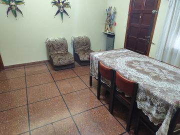 VENTA CASA 5 AMB.MUNRO, 4 DORMITORIOS, COCH,PATIO
