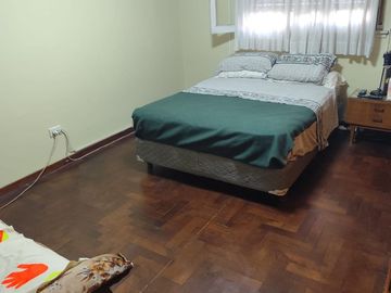 VENTA CASA 5 AMB.MUNRO, 4 DORMITORIOS, COCH,PATIO