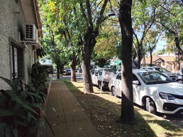 VENTA CASA 5 AMB.MUNRO, 4 DORMITORIOS, COCH,PATIO