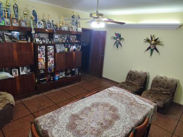 VENTA CASA 5 AMB.MUNRO, 4 DORMITORIOS, COCH,PATIO
