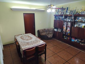 VENTA CASA 5 AMB.MUNRO, 4 DORMITORIOS, COCH,PATIO