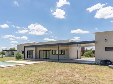 Venta Casa A Estrenar 4 ambientes La Asunción