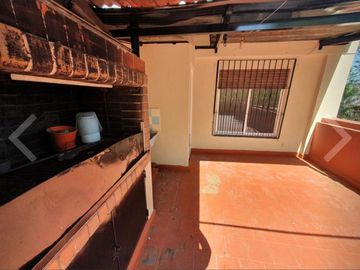 VENTA CASA COCHERA TERRAZA LINIERS c/RENTA