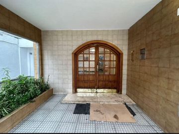 DEPTO.4 AMB.C/COCH.8VO PISO, LUMINOSO.MONTECASTRO