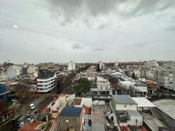 DEPTO.4 AMB.C/COCH.8VO PISO, LUMINOSO.MONTECASTRO