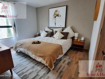Casa en Venta en Calle Francisco  Landino, Miguel Hidalgo RU 24-4722.