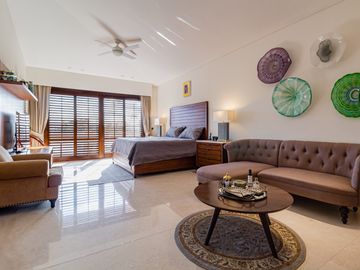 Casa en Venta, 4 recamaras,  AMUEBLADA / EQUIPADA , Puerto Cancun , Canales