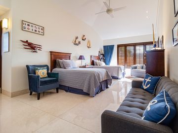 Casa en Venta, 4 recamaras,  AMUEBLADA / EQUIPADA , Puerto Cancun , Canales