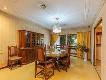 CASA 5 AMBIENTES VENTA FLORES QUINCHO PERMUTA