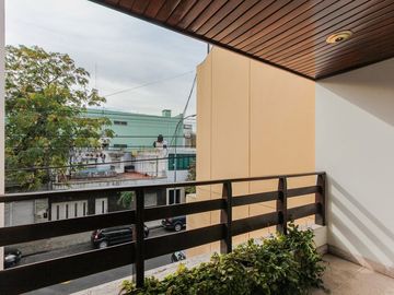 CASA 5 AMBIENTES VENTA FLORES QUINCHO PERMUTA