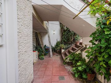 CASA 5 AMBIENTES VENTA FLORES QUINCHO PERMUTA