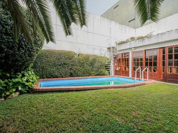 CASA 5 AMBIENTES VENTA FLORES QUINCHO PERMUTA