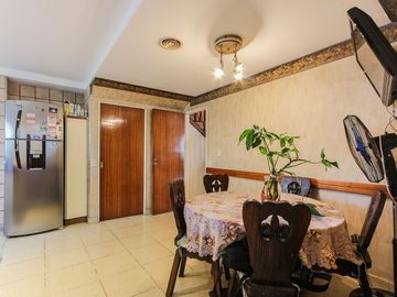CASA 5 AMBIENTES VENTA FLORES QUINCHO PERMUTA