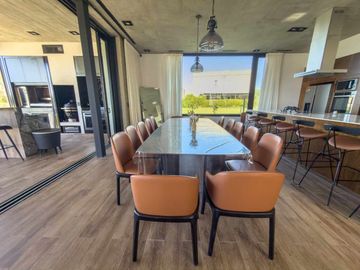 VENTA CASA 5 AMBIENTES EL CANTON BARRIO GOLF