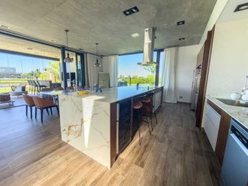 VENTA CASA 5 AMBIENTES EL CANTON BARRIO GOLF