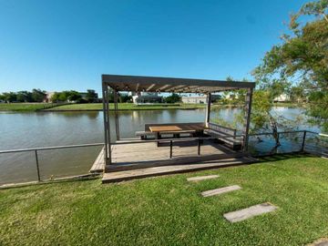 VENTA CASA 5 AMBIENTES EL CANTON BARRIO GOLF
