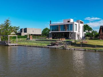 VENTA CASA 5 AMBIENTES EL CANTON BARRIO GOLF