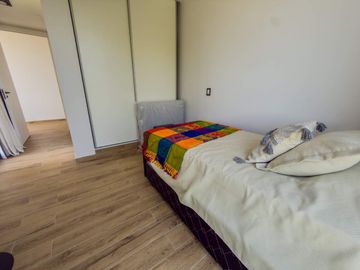 VENTA CASA 5 AMBIENTES EL CANTON BARRIO GOLF