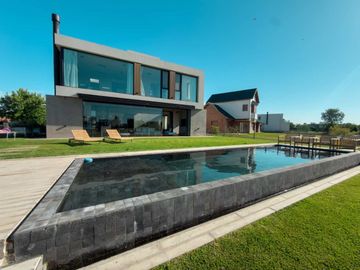 VENTA CASA 5 AMBIENTES EL CANTON BARRIO GOLF