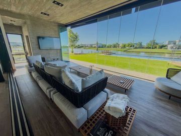 VENTA CASA 5 AMBIENTES EL CANTON BARRIO GOLF