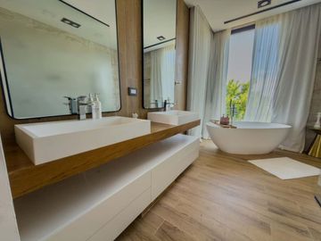 VENTA CASA 5 AMBIENTES EL CANTON BARRIO GOLF