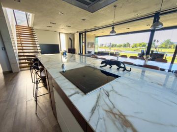 VENTA CASA 5 AMBIENTES EL CANTON BARRIO GOLF
