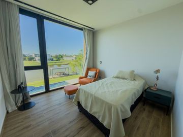 VENTA CASA 5 AMBIENTES EL CANTON BARRIO GOLF