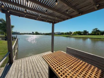 VENTA CASA 5 AMBIENTES EL CANTON BARRIO GOLF