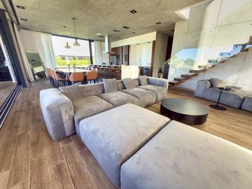 VENTA CASA 5 AMBIENTES EL CANTON BARRIO GOLF