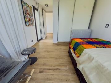 VENTA CASA 5 AMBIENTES EL CANTON BARRIO GOLF
