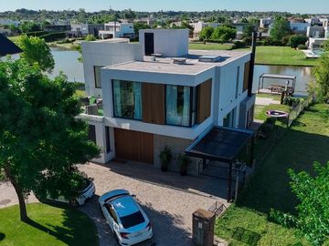 VENTA CASA 5 AMBIENTES EL CANTON BARRIO GOLF