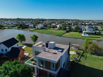 VENTA CASA 5 AMBIENTES EL CANTON BARRIO GOLF