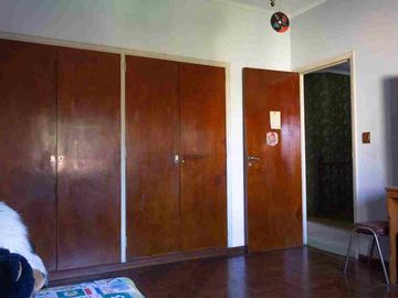 Venta CASA 5 ambientes Olivos pileta jardin