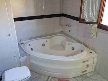 Venta CASA 5 ambientes Olivos pileta jardin