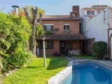 Venta CASA 5 ambientes Olivos pileta jardin