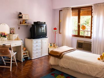 Venta CASA 5 ambientes Olivos pileta jardin