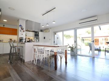 Venta Casa 6 ambientes Villa Luro c/pileta