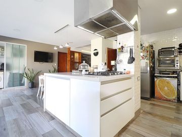 Venta Casa 6 ambientes Villa Luro c/pileta