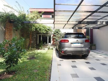 Venta Casa 6 ambientes Villa Luro c/pileta