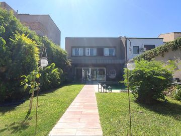 Venta Casa 6 ambientes Villa Luro c/pileta