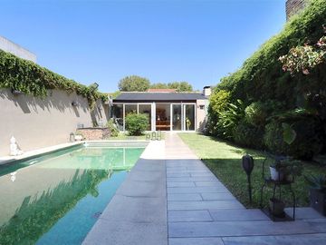 Venta Casa 6 ambientes Villa Luro c/pileta