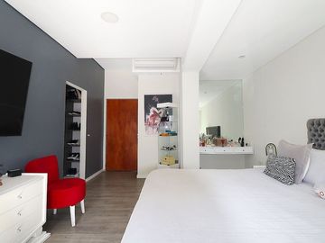 Venta Casa 6 ambientes Villa Luro c/pileta