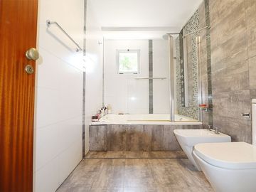 Venta Casa 6 ambientes Villa Luro c/pileta